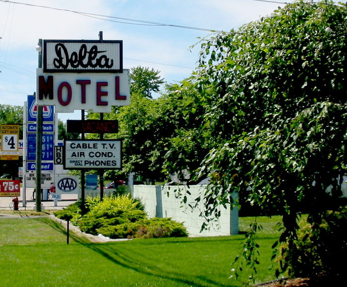 Delta Motel - 2003 Photo Of Old Sign